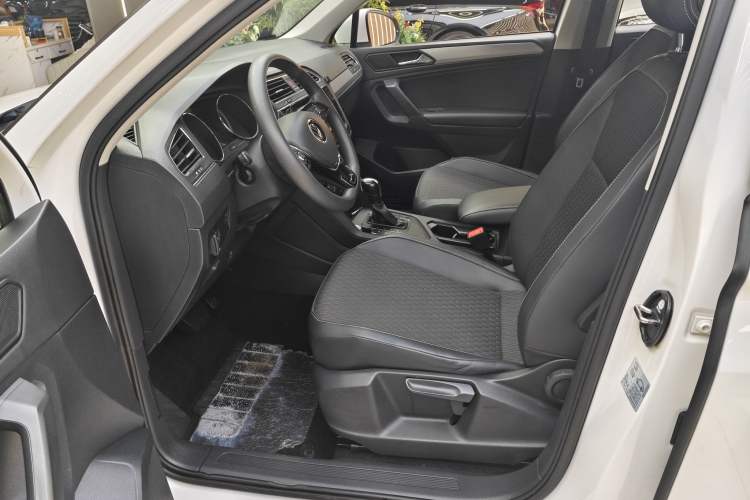 Used Volkswagen Tiguan L 2021 280TSI Automatic Two-Wheel Drive Smart Edition Interior 6