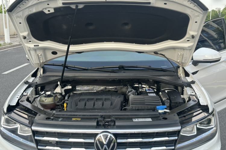 Used Volkswagen Tiguan L 2021 330TSI Automatic Two-Wheel Drive R-Line Enhanced Edition Interior 9