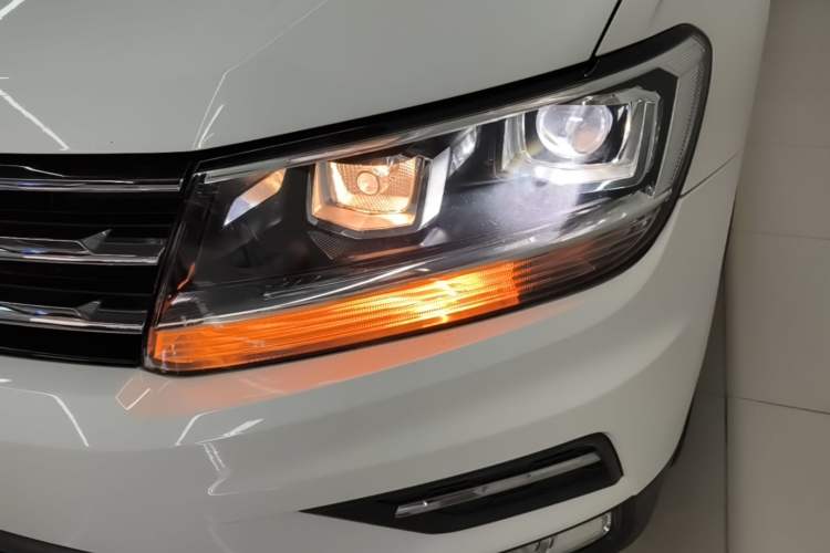 Used Volkswagen Tiguan L 2021 330TSI Automatic Two-Wheel Drive Smart Edition Left Front Headlight