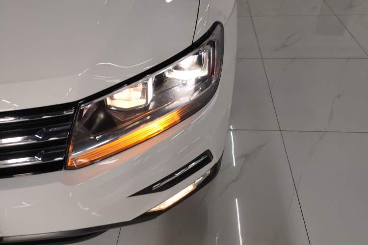 Used Volkswagen Tiguan L 2021 330TSI Automatic Two-Wheel Drive Smart Edition Left Front Headlight