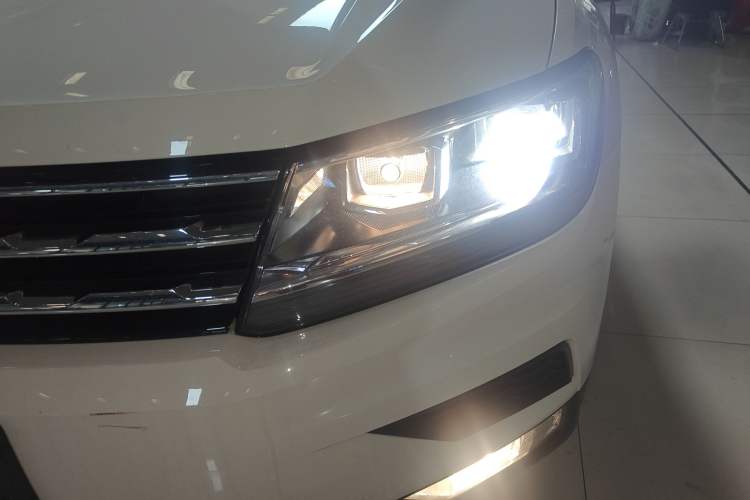 Used Volkswagen Tiguan L 2021 280TSI Automatic Two-Wheel Drive Comfort Edition – Low-Trim Version Left Front Headlight