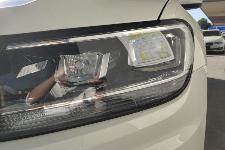 Used Volkswagen Tiguan L 2021 330TSI Automatic Two-Wheel Drive Smart Edition Left Front Headlight