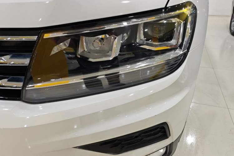 Used Volkswagen Tiguan L 2021 330TSI Automatic Two-Wheel Drive Smart Edition Left Front Headlight