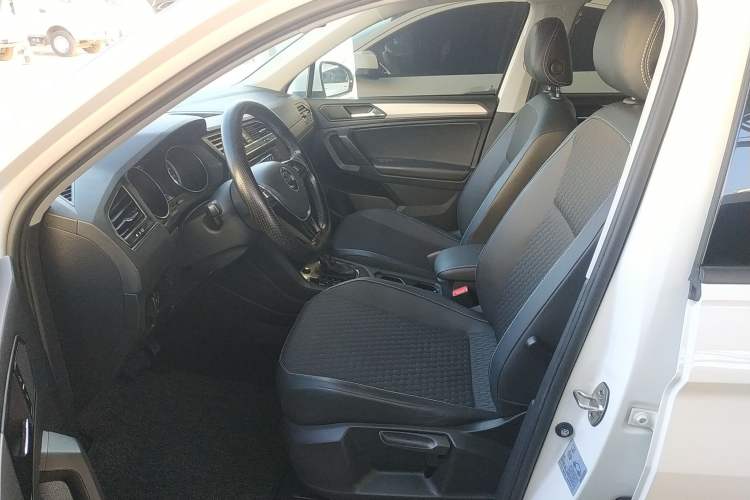 Used Volkswagen Tiguan L 2021 280TSI Automatic Two-Wheel Drive Comfort Edition – Low-Trim Version Left Front Seat
