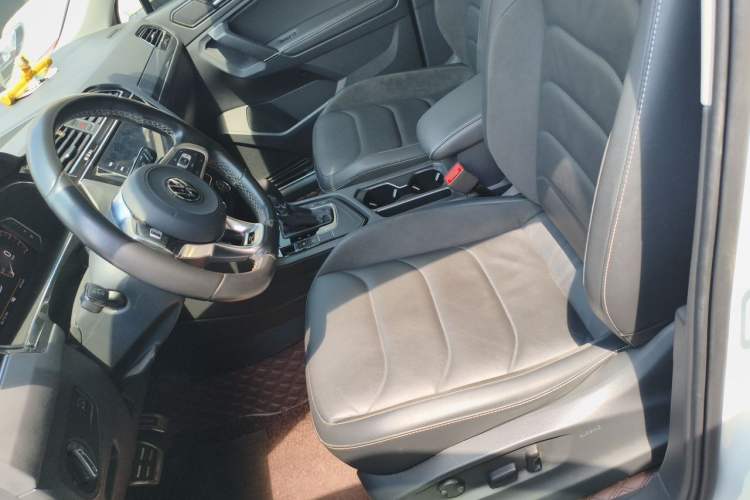 Used Volkswagen Tiguan L 2021 330TSI Automatic Two-Wheel Drive R-Line Enhanced Edition Left Front Seat