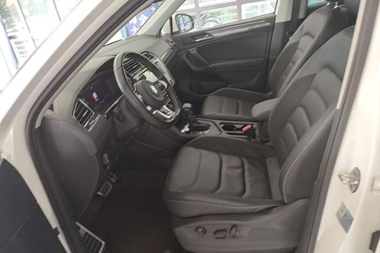 Used Volkswagen Tiguan L 2021 330TSI Automatic Two-Wheel Drive R-Line Enhanced Edition Left Front Seat
