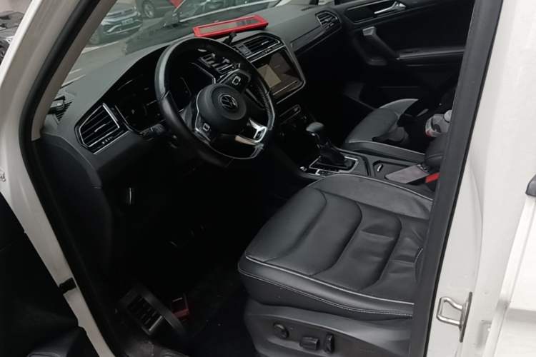 Used Volkswagen Tiguan L 2021 330TSI Automatic Two-Wheel Drive R-Line Flagship Edition Left Front Seat