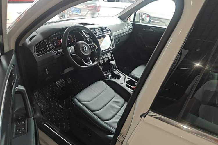 Used Volkswagen Tiguan L 2021 330TSI Automatic Two-Wheel Drive R-Line Enhanced Edition Left Front Seat
