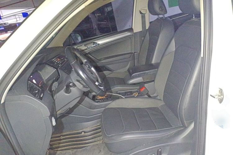 Used Volkswagen Tiguan L 2021 330TSI Automatic Two-Wheel Drive R-Line Enhanced Edition Left Front Seat