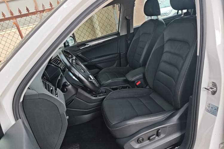 Used Volkswagen Tiguan L 2021 330TSI Automatic Two-Wheel Drive R-Line Enhanced Edition Left Front Seat