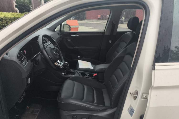 Used Volkswagen Tiguan L 2021 330TSI Automatic Two-Wheel Drive R-Line Enhanced Edition Left Front Seat