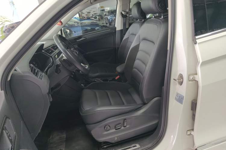Used Volkswagen Tiguan L 2021 330TSI Automatic Two-Wheel Drive R-Line Enhanced Edition Left Front Seat