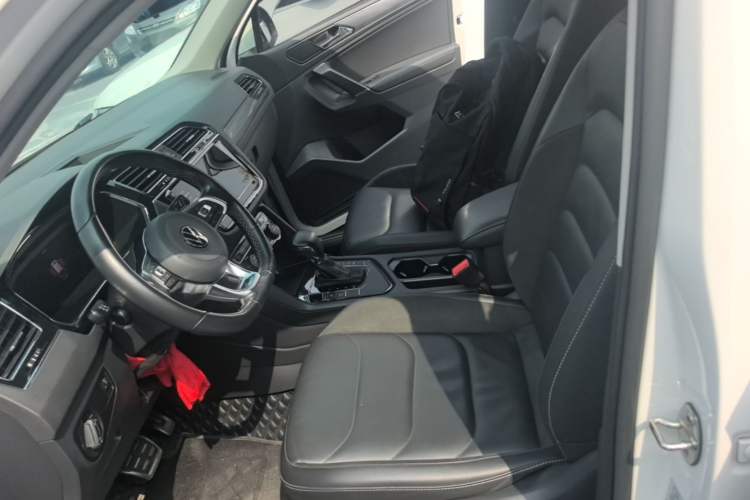 Used Volkswagen Tiguan L 2021 330TSI Automatic Two-Wheel Drive R-Line Enhanced Edition Left Front Seat