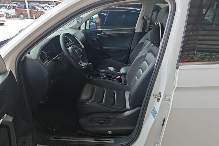 Used Volkswagen Tiguan L 2021 330TSI Automatic Two-Wheel Drive R-Line Enhanced Edition Left Front Seat