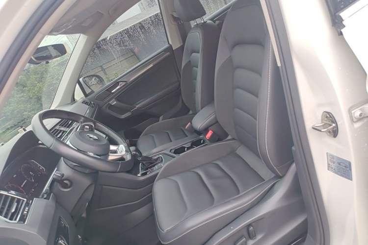 Used Volkswagen Tiguan L 2021 330TSI Automatic Two-Wheel Drive R-Line Enhanced Edition Left Front Seat