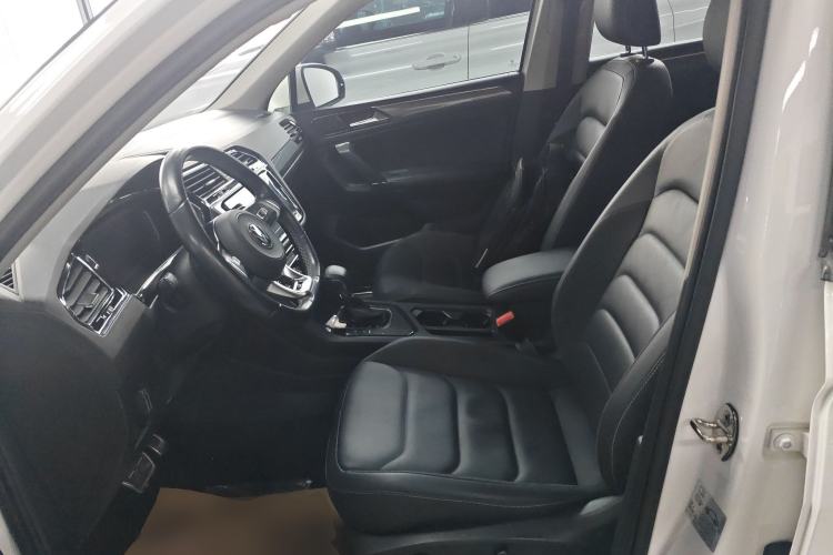 Used Volkswagen Tiguan L 2021 330TSI Automatic Two-Wheel Drive R-Line Enhanced Edition Left Front Seat