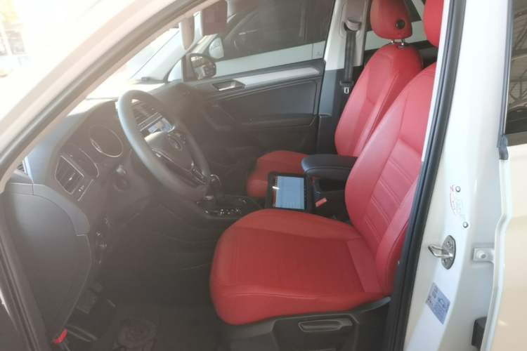 Used Volkswagen Tiguan L 2021 280TSI Automatic Two-Wheel Drive Comfort Edition – Low-Trim Version Left Front Seat