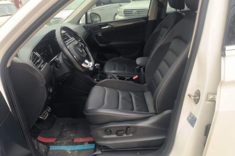 Used Volkswagen Tiguan L 2021 330TSI Automatic Two-Wheel Drive R-Line Enhanced Edition Left Front Seat