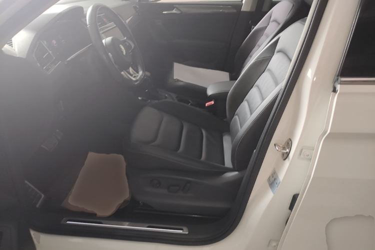 Used Volkswagen Tiguan L 2021 330TSI Automatic Two-Wheel Drive R-Line Enhanced Edition Left Front Seat
