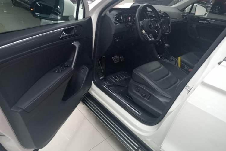Used Volkswagen Tiguan L 2021 330TSI Automatic Two-Wheel Drive R-Line Enhanced Edition Left Front Seat