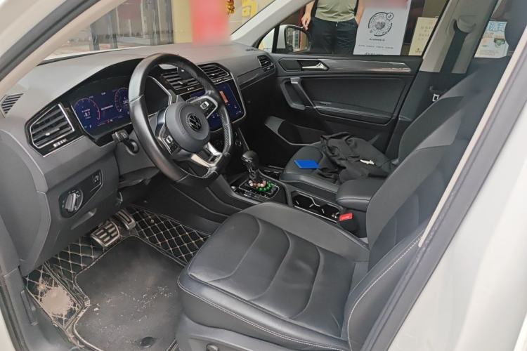 Used Volkswagen Tiguan L 2021 330TSI Automatic Two-Wheel Drive R-Line Enhanced Edition Left Front Seat