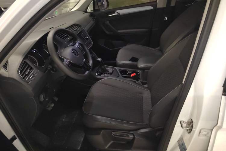 Used Volkswagen Tiguan L 2021 280TSI Automatic Two-Wheel Drive Comfort Edition – Low-Trim Version Left Front Seat