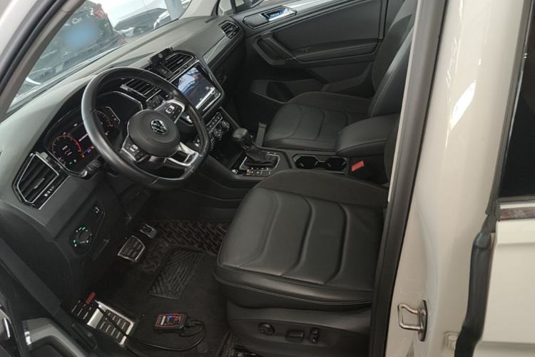 Used Volkswagen Tiguan L 2021 330TSI Automatic Two-Wheel Drive R-Line Enhanced Edition Left Front Seat