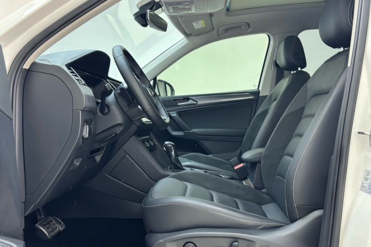 Used Volkswagen Tiguan L 2021 330TSI Automatic Two-Wheel Drive R-Line Enhanced Edition Left Front Seat