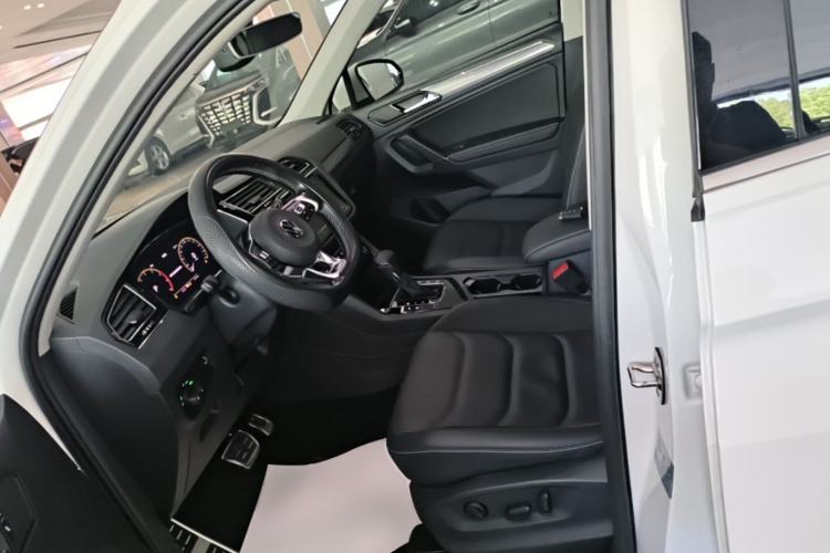 Used Volkswagen Tiguan L 2021 330TSI Automatic Two-Wheel Drive R-Line Enhanced Edition Left Front Seat