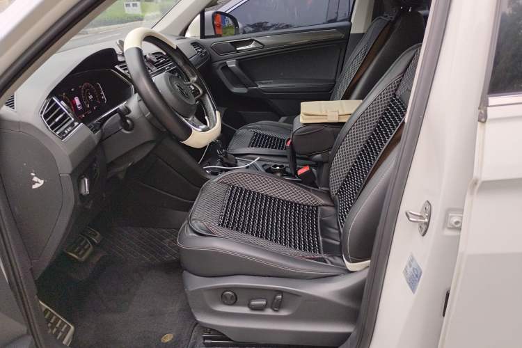 Used Volkswagen Tiguan L 2021 330TSI Automatic Two-Wheel Drive R-Line Enhanced Edition Left Front Seat