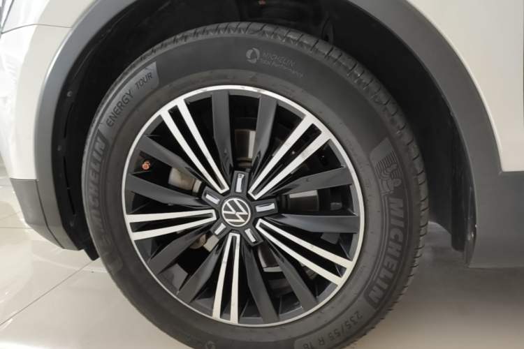 Used Volkswagen Tiguan L 2021 330TSI Automatic Two-Wheel Drive Smart Edition Left Front Wheel Hub
