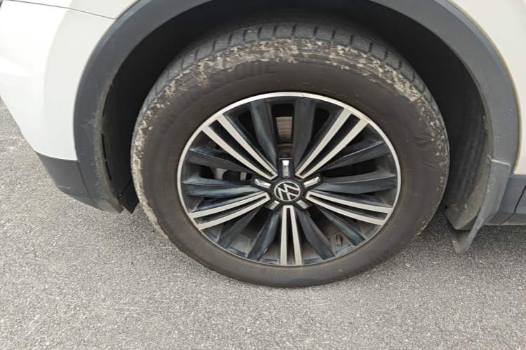 Used Volkswagen Tiguan L 2021 330TSI Automatic Two-Wheel Drive Smart Edition Left Front Wheel Hub