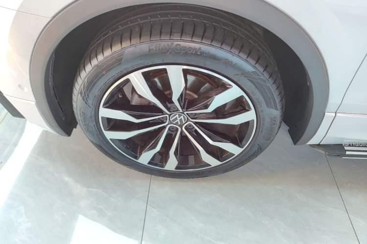 Used Volkswagen Tiguan L 2021 330TSI Automatic Two-Wheel Drive R-Line Flagship Edition Left Front Wheel Hub