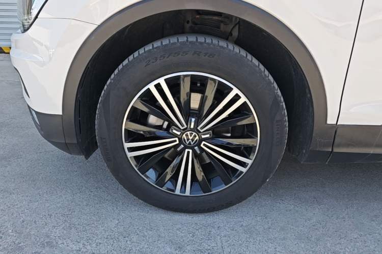 Used Volkswagen Tiguan L 2021 330TSI Automatic Two-Wheel Drive Smart Edition Left Front Wheel Hub