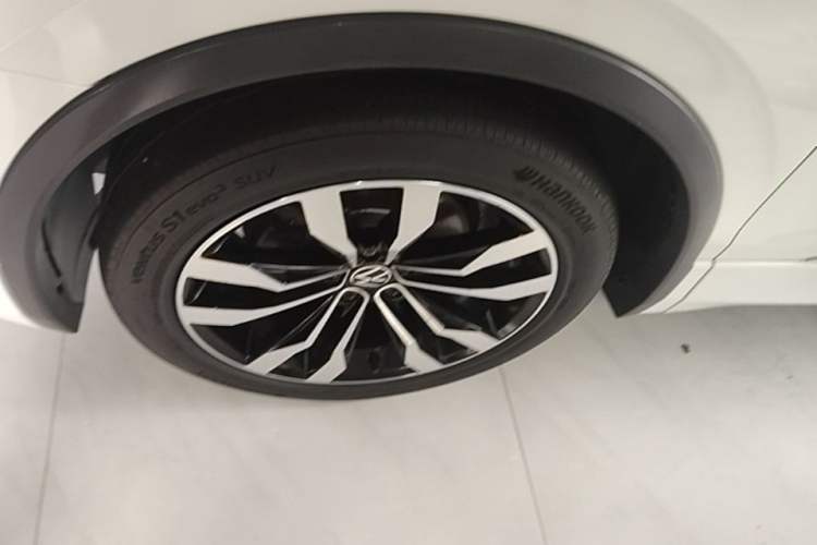 Used Volkswagen Tiguan L 2021 330TSI Automatic Two-Wheel Drive R-Line Enhanced Edition Left Front Wheel Hub