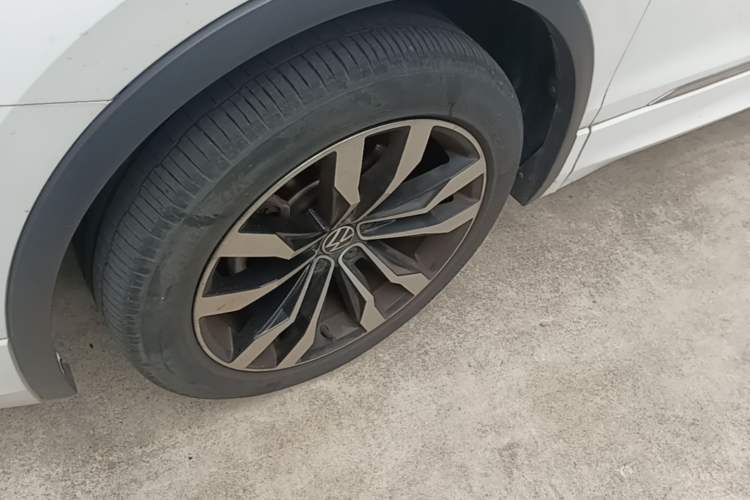 Used Volkswagen Tiguan L 2021 330TSI Automatic Two-Wheel Drive R-Line Flagship Edition Left Front Wheel Hub