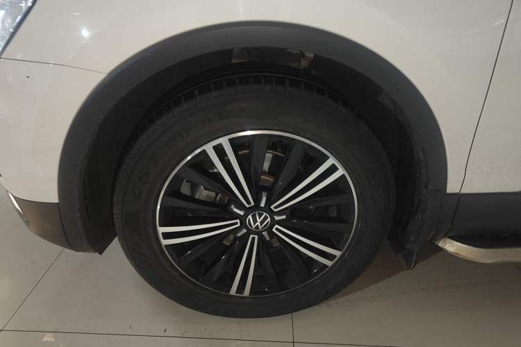 Used Volkswagen Tiguan L 2021 280TSI Automatic Two-Wheel Drive Comfort Edition – Low-Trim Version Left Front Wheel Hub