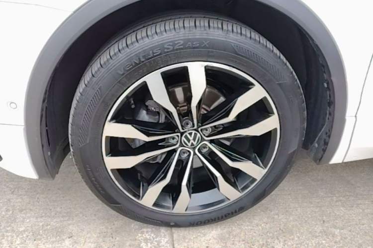 Used Volkswagen Tiguan L 2021 330TSI Automatic Two-Wheel Drive R-Line Enhanced Edition Left Front Wheel Hub