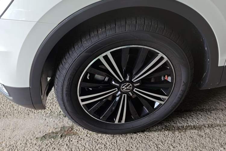 Used Volkswagen Tiguan L 2021 330TSI Automatic Two-Wheel Drive Smart Edition Left Front Wheel Hub