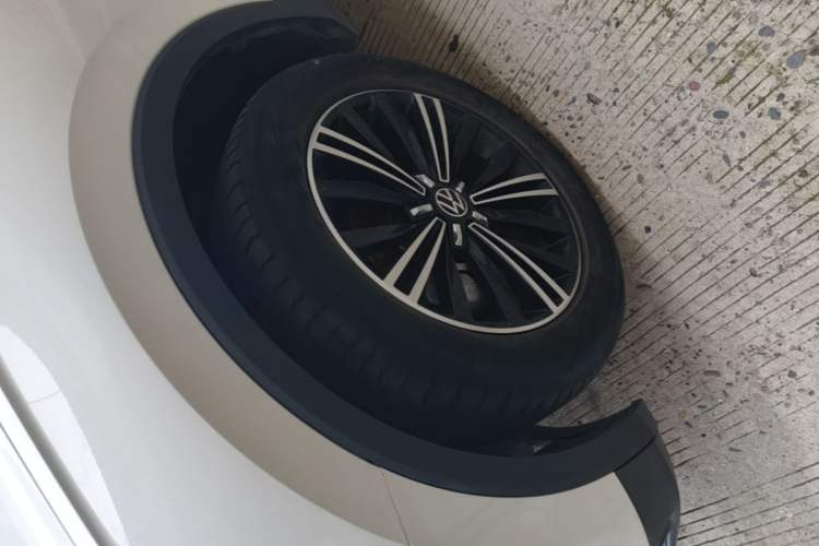 Used Volkswagen Tiguan L 2021 330TSI Automatic Two-Wheel Drive Smart Edition Left Front Wheel Hub