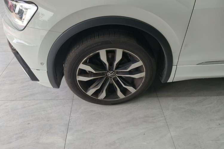 Used Volkswagen Tiguan L 2021 330TSI Automatic Two-Wheel Drive R-Line Enhanced Edition Left Front Wheel Hub