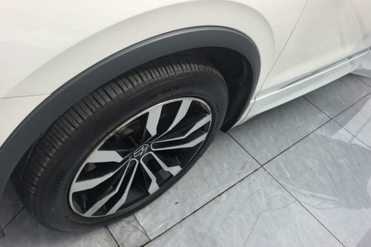 Used Volkswagen Tiguan L 2021 330TSI Automatic Two-Wheel Drive R-Line Enhanced Edition Left Front Wheel Hub