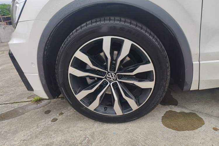 Used Volkswagen Tiguan L 2021 330TSI Automatic Two-Wheel Drive R-Line Enhanced Edition Left Front Wheel Hub