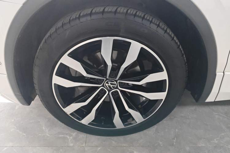 Used Volkswagen Tiguan L 2021 330TSI Automatic Two-Wheel Drive R-Line Enhanced Edition Left Front Wheel Hub
