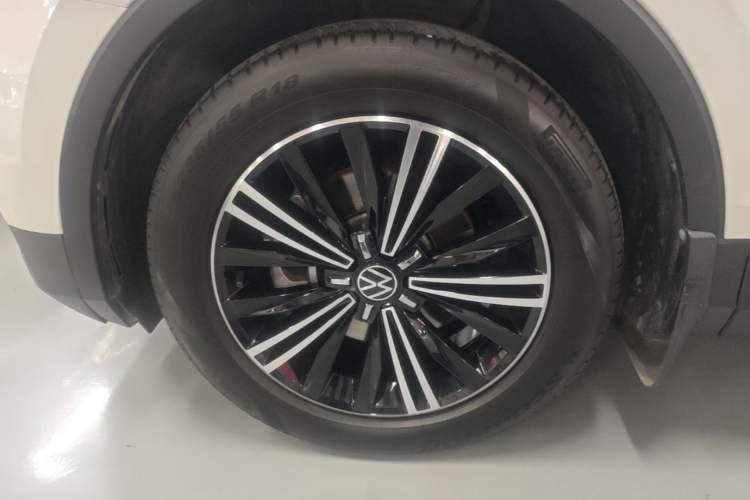 Used Volkswagen Tiguan L 2021 330TSI Automatic Two-Wheel Drive Smart Edition Left Front Wheel Hub