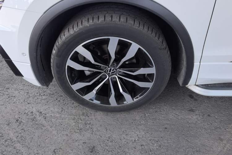 Used Volkswagen Tiguan L 2021 330TSI Automatic Two-Wheel Drive R-Line Flagship Edition Left Front Wheel Hub