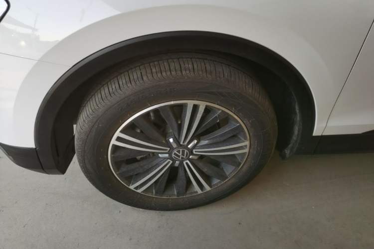 Used Volkswagen Tiguan L 2021 280TSI Automatic Two-Wheel Drive Comfort Edition – Low-Trim Version Left Front Wheel Hub