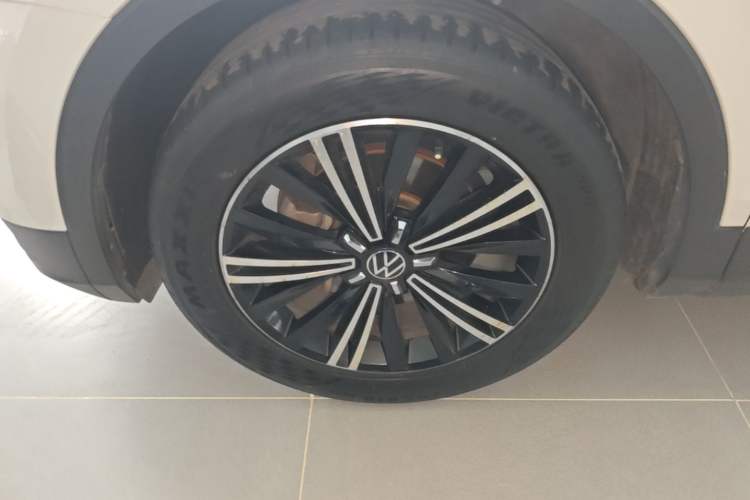 Used Volkswagen Tiguan L 2021 330TSI Automatic Two-Wheel Drive Smart Edition Left Front Wheel Hub