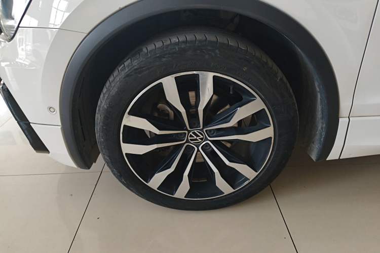 Used Volkswagen Tiguan L 2021 330TSI Automatic Two-Wheel Drive R-Line Enhanced Edition Left Front Wheel Hub