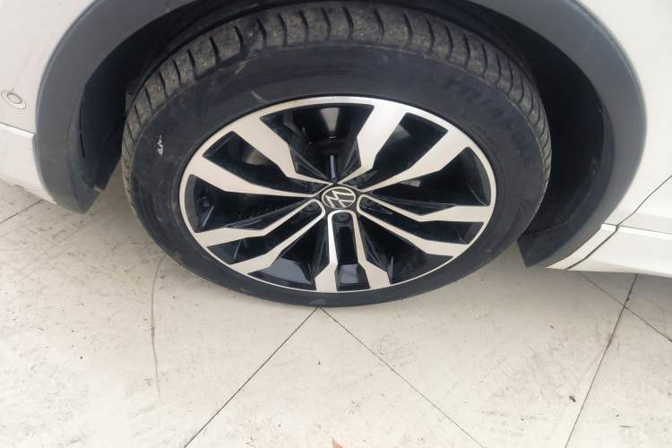 Used Volkswagen Tiguan L 2021 330TSI Automatic Two-Wheel Drive R-Line Enhanced Edition Left Front Wheel Hub